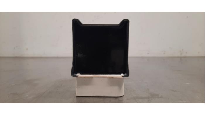 Usagé Module pompe carburant Volvo XC40 (XZ) 1.5 T3 12V Prix € 60,50 Prix TTC proposé par Autohandel Didier