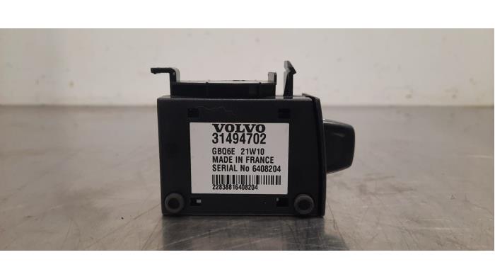 Używane Uchwyt karty SIM Volvo XC40 (XZ) 1.5 T3 12V Cena € 24,20 Z VAT oferowane przez Autohandel Didier