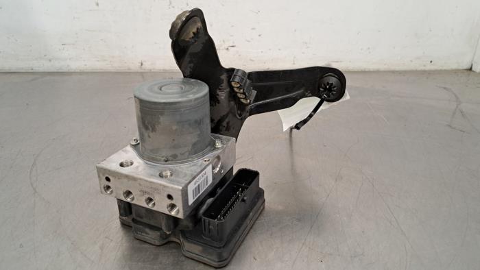 Usagé Pompe ABS Volvo XC40 (XZ) 1.5 T3 12V Prix € 332,75 Prix TTC proposé par Autohandel Didier
