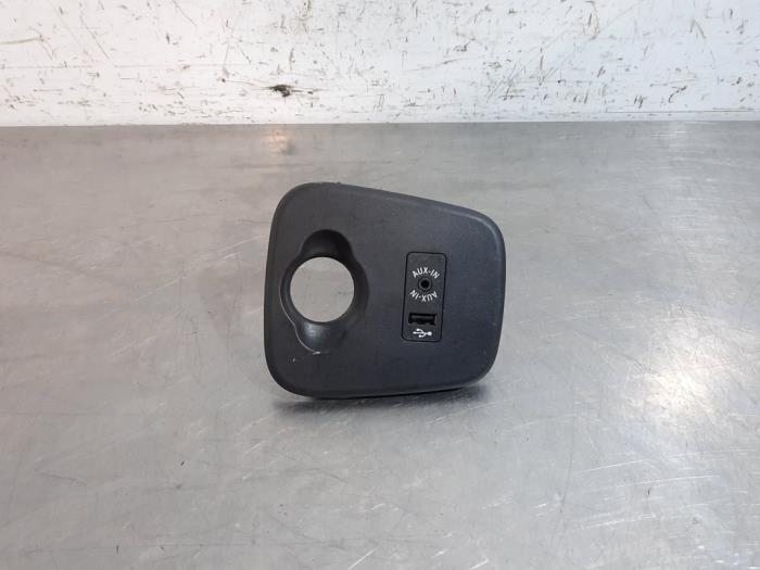 Używane Wtyczka USB Mini Mini (F55) 1.5 12V One Cena € 24,20 Z VAT oferowane przez Autohandel Didier