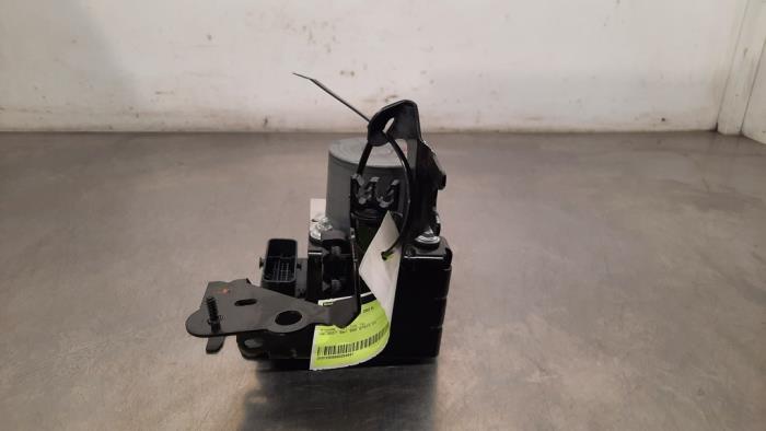 Usagé Bloc ABS Nissan Juke (F16) 1.0 DIG-T 12V Prix € 229,90 Prix TTC proposé par Autohandel Didier