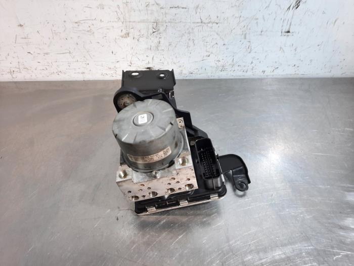 Begagnade ABS-pump Skoda Octavia Combi (5EAC) 1.0 TSI 12V Pris € 266,20 Inklusive moms erbjuds av Autohandel Didier