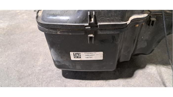 Adblue Tank Volvo XC40 2.0 D3 16V - 32242177 D4204T16
