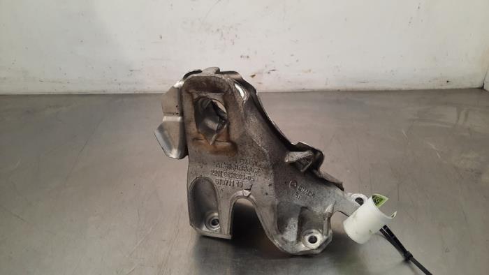 Used Engine mount BMW X6 (F16) xDrive40d 3.0 24V Price € 36,30 Inclusive VAT offered by Autohandel Didier