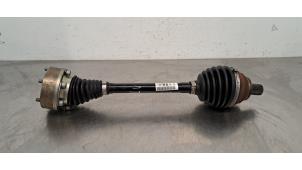 Usagé Cardan gauche (transmission) Volkswagen Golf VIII (CD1) 1.5 TGI 16V Prix € 199,65 Prix TTC proposé par Autohandel Didier