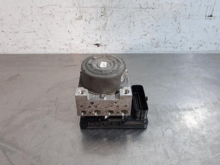Begagnade ABS-pump Peugeot 208 I (CA/CC/CK/CL) 1.0 Vti 12V PureTech Pris € 199,65 Inklusive moms erbjuds av Autohandel Didier