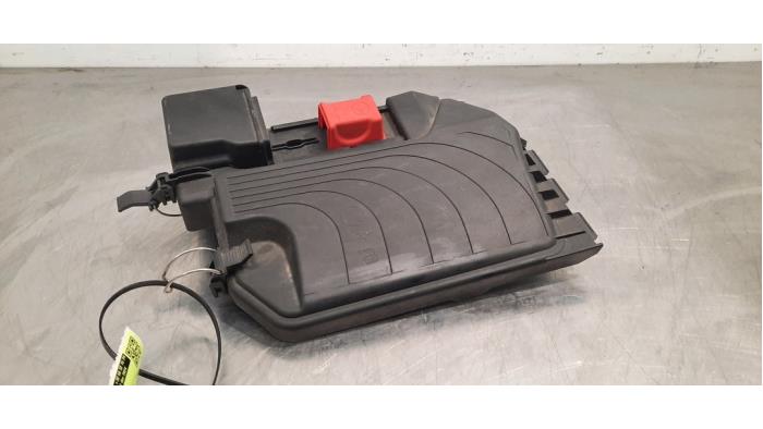 Begagnade Batterilock Mercedes CLA (117.3) 1.6 CLA-180 16V Pris € 12,10 Inklusive moms erbjuds av Autohandel Didier