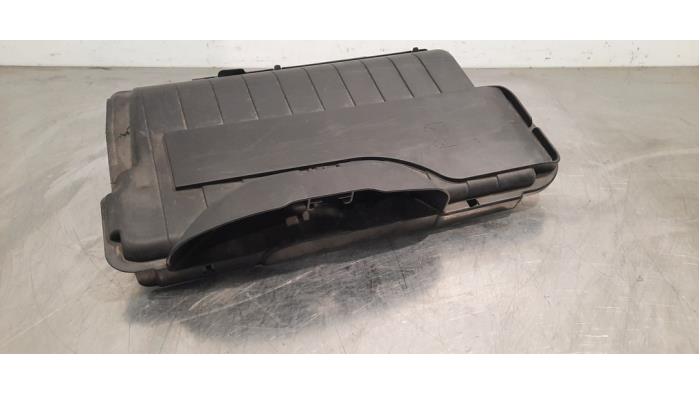 Begagnade Batterilock Mercedes CLA (117.3) 1.6 CLA-180 16V Pris € 30,25 Inklusive moms erbjuds av Autohandel Didier