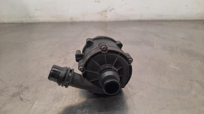 Begagnade Extra vattenpump BMW X1 (F48) xDrive 25e 1.5 12V TwinPower Turbo Pris € 60,50 Inklusive moms erbjuds av Autohandel Didier