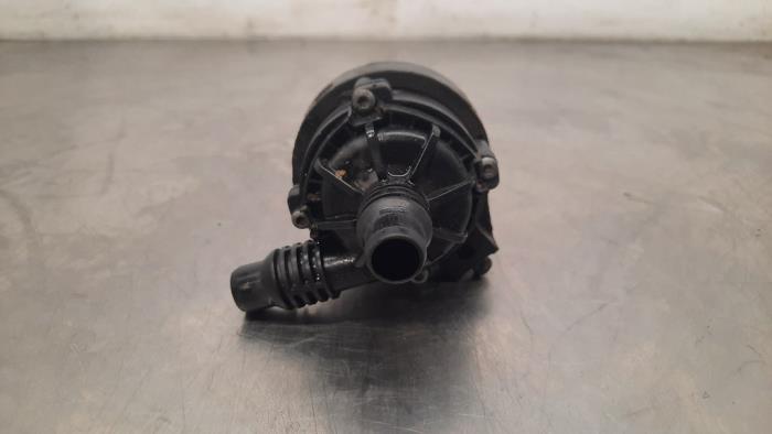 Begagnade Extra vattenpump BMW X1 (F48) xDrive 25e 1.5 12V TwinPower Turbo Pris € 36,30 Inklusive moms erbjuds av Autohandel Didier