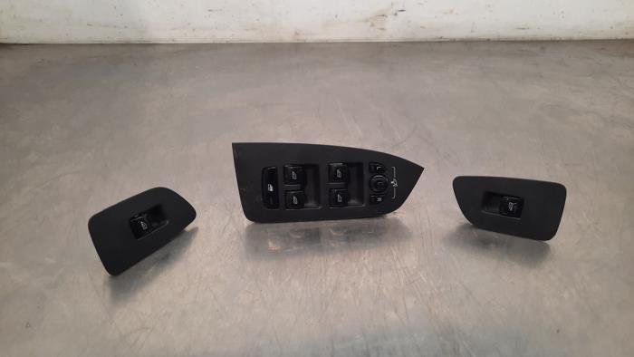 Usados Interruptor combinado de ventanillas Volvo V90 II (PW) 2.0 D3 16V Precio € 60,50 IVA incluido ofrecido por Autohandel Didier