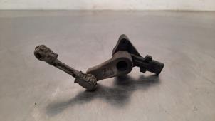 Usados Medidor de altura de xenón Peugeot 3008 II (M4/MC/MJ/MR) 1.5 BlueHDi 130 Precio € 30,25 IVA incluido ofrecido por Autohandel Didier