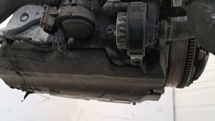 Engine from a Volkswagen Golf VIII Variant (GC5) 2.0 TDI BlueMotion 16V 2022
