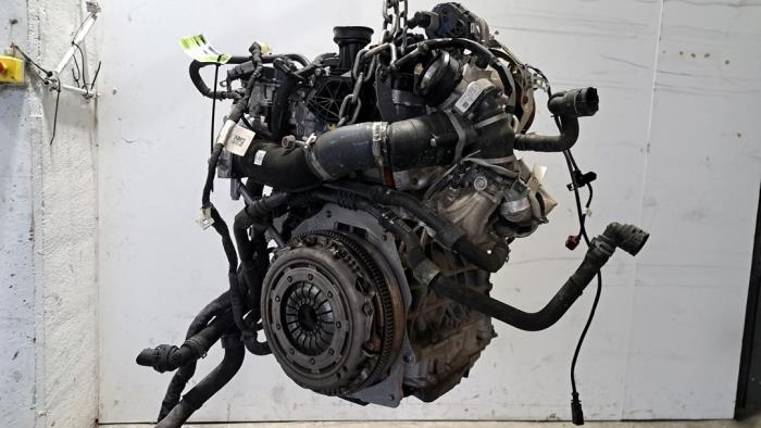 Engine from a Volkswagen Golf VIII Variant (GC5) 2.0 TDI BlueMotion 16V 2022
