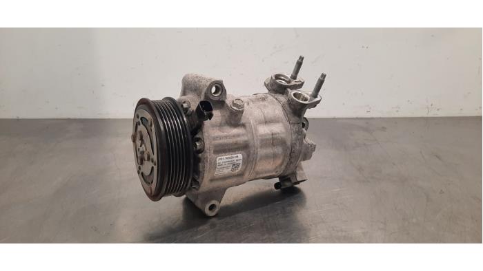Usagé Pompe clim Ford Focus 4 1.5 EcoBlue 120 Prix € 102,85 Prix TTC proposé par Autohandel Didier