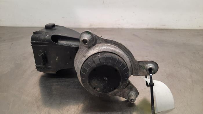 Used Engine mount Mercedes C Estate (S205) C-200 1.5 EQ Boost Price € 90,75 Inclusive VAT offered by Autohandel Didier