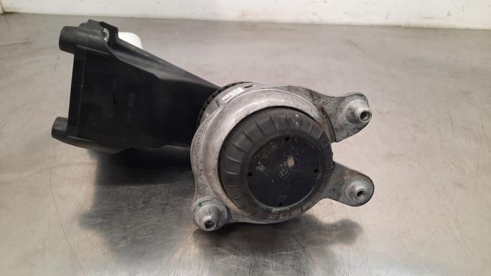 Used Engine mount Mercedes C Estate (S205) C-200 1.5 EQ Boost Price € 90,75 Inclusive VAT offered by Autohandel Didier