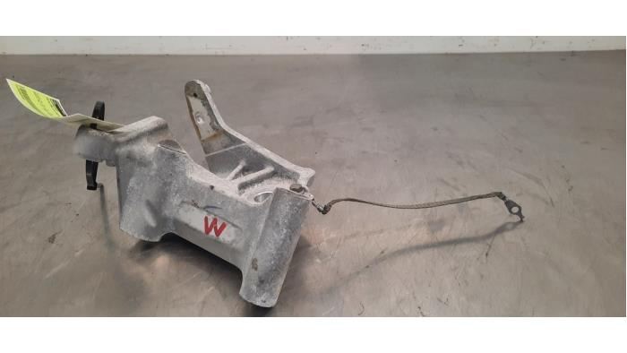 Used Engine mount Volvo V60 II (ZW) 2.0 B3 16V Mild Hybrid Price € 36,30 Inclusive VAT offered by Autohandel Didier
