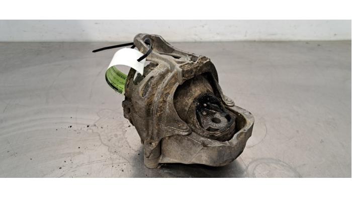 Usagé Support moteur Audi A6 Avant (C8) 3.0 V6 24V 50 TDI Mild Hybrid Quattro Prix € 60,50 Prix TTC proposé par Autohandel Didier