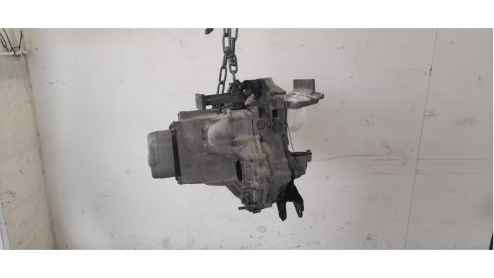 Getriebe van een Peugeot 208 II (UB/UH/UP) 1.2 Vti 12V PureTech 75 2022