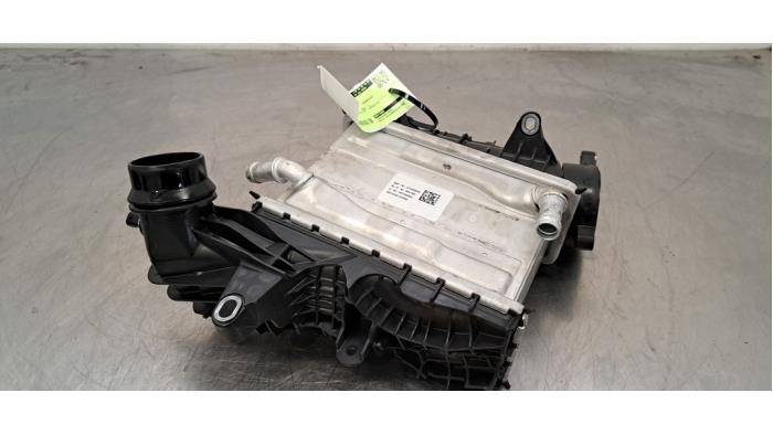 Usados Intercooler Volvo XC60 II (UZ) 2.0 B4 16V Mild Hybrid AWD Precio € 199,65 IVA incluido ofrecido por Autohandel Didier