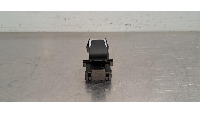 Usados Interruptor de ventanilla eléctrica Lexus NX I (Z1) 300 2.0 16V Precio € 18,15 IVA incluido ofrecido por Autohandel Didier