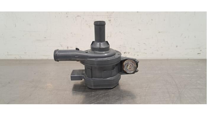Begagnade Extra vattenpump Lexus NX I (Z1) 300 2.0 16V Pris € 133,10 Inklusive moms erbjuds av Autohandel Didier