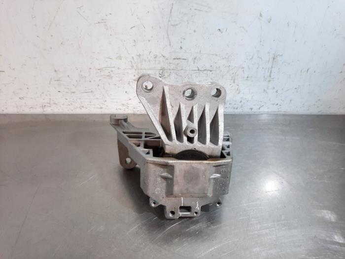 Used Engine mount Jeep Compass II (MP) 1.3 4XE 190 Plug-in Hybrid 16V 4x4 Price € 60,50 Inclusive VAT offered by Autohandel Didier