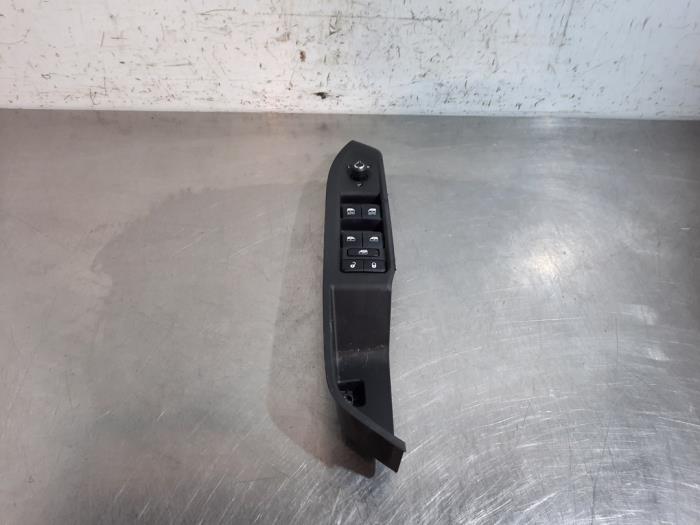 Usados Interruptor combinado de ventanillas Jeep Compass II (MP) 1.3 4XE 190 Plug-in Hybrid 16V 4x4 Precio € 60,50 IVA incluido ofrecido por Autohandel Didier