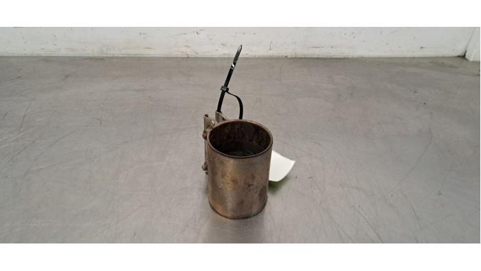 Muffler pipe connector clamp