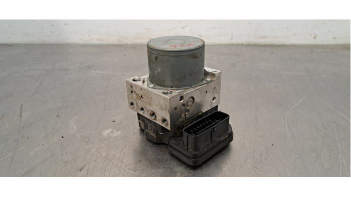Usagé Pompe ABS Toyota Hilux V/VI 2.8 D4D-F 16V 4x4 Prix € 332,75 Prix TTC proposé par Autohandel Didier
