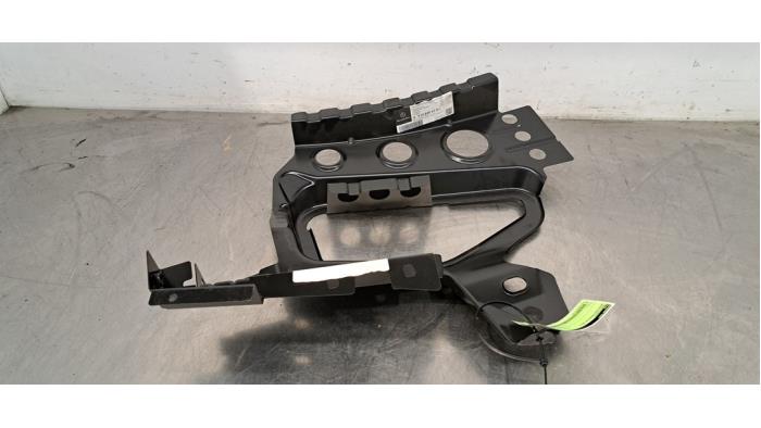Begagnade Front Mercedes Sprinter 3,5t (907.6/910.6) 314 CDI 2.1 D FWD Pris € 24,20 Inklusive moms erbjuds av Autohandel Didier