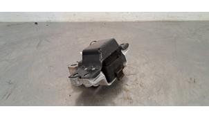 Engine mount from a Volkswagen Caddy IV 2.0 TDI 102 2020
