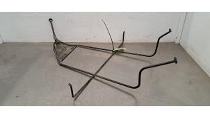 Usados Mecanismo de elevación de rueda de repuesto Peugeot Expert (VA/VB/VE/VF/VY) 1.5 BlueHDi 120 Precio € 30,25 IVA incluido ofrecido por Autohandel Didier