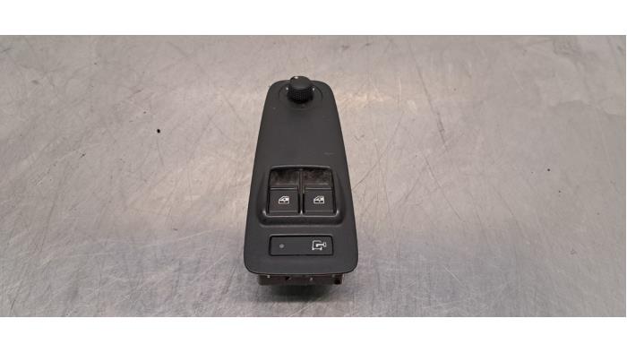 Usados Interruptor combinado de ventanillas Citroen Jumper (U9) 2.2 Blue HDi 120 Precio € 48,40 IVA incluido ofrecido por Autohandel Didier