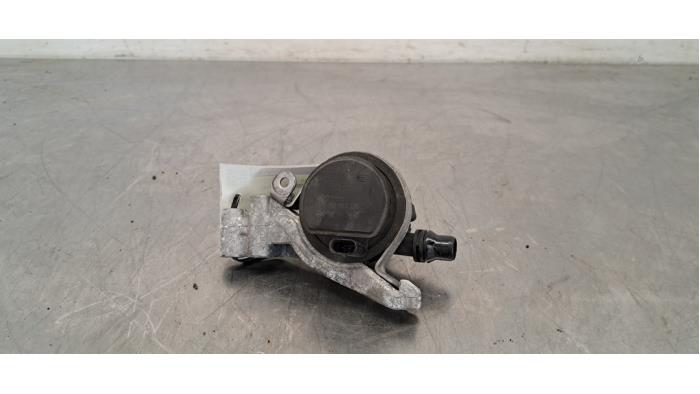 Begagnade Extra vattenpump Mercedes C Estate (S205) C-200d 1.6 Turbo 16V Pris € 60,50 Inklusive moms erbjuds av Autohandel Didier