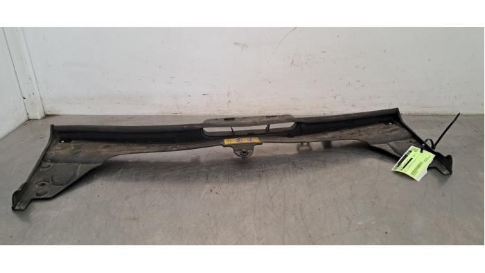 Begagnade Lufttratt Mercedes C Estate (S205) C-200d 1.6 Turbo 16V Pris € 60,50 Inklusive moms erbjuds av Autohandel Didier