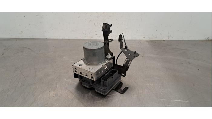 Begagnade ABS-pump Renault Clio V (RJAB) 1.0 SCe 75 12V Pris € 175,45 Inklusive moms erbjuds av Autohandel Didier