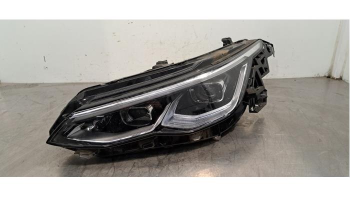 Używane Reflektor lewy Volkswagen Passat Variant (3G5) 2.0 TDI SCR Cena € 459,80 Z VAT oferowane przez Autohandel Didier