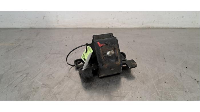 Used Engine mount Nissan NP 300 Navara (D23) 2.3 dCi twinturbo 16V 4x4 Price € 60,50 Inclusive VAT offered by Autohandel Didier