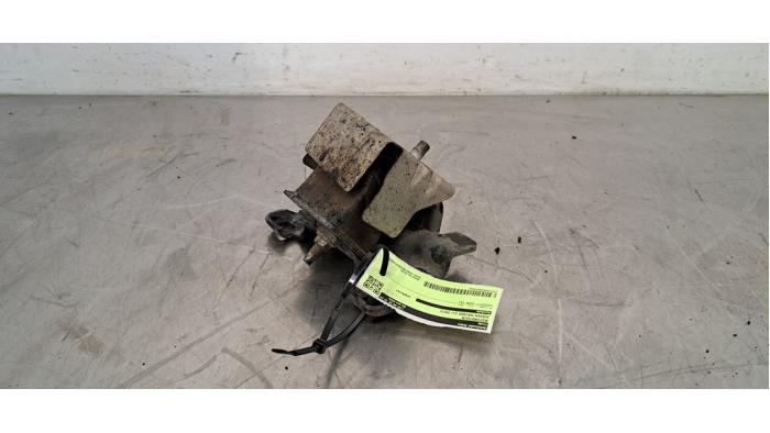 Used Engine mount Nissan NP 300 Navara (D23) 2.3 dCi twinturbo 16V 4x4 Price € 60,50 Inclusive VAT offered by Autohandel Didier