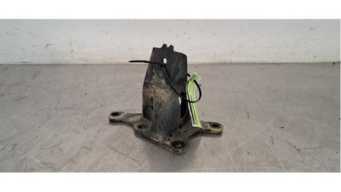 Used Engine mount Nissan NP 300 Navara (D23) 2.3 dCi twinturbo 16V 4x4 Price € 60,50 Inclusive VAT offered by Autohandel Didier