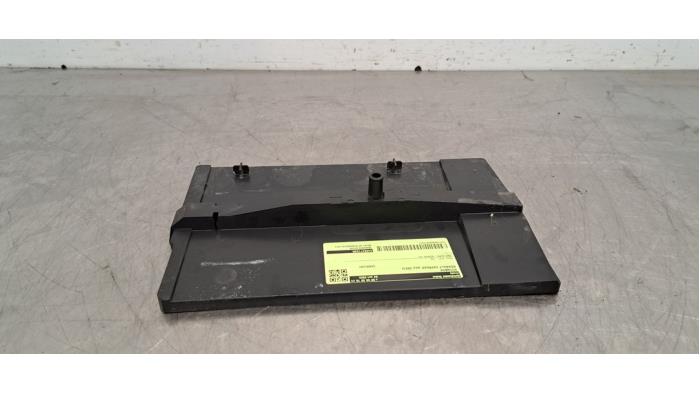 Begagnade Batterilåda Renault Express 1.5 dCi 95 Pris € 12,10 Inklusive moms erbjuds av Autohandel Didier