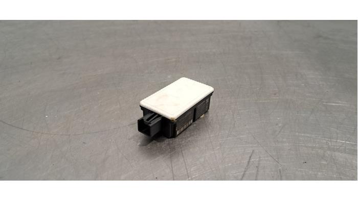 Używane Modul keyless vehicle Volvo V40 (MV) 2.0 D2 16V Cena € 18,15 Z VAT oferowane przez Autohandel Didier