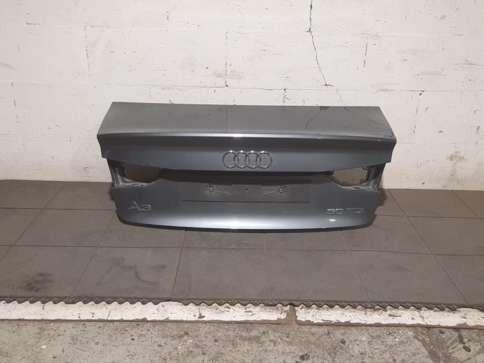 Używane Tylna klapa Audi A3 Limousine (8VS/8VM) 1.6 30 TDI 16V Cena € 459,80 Z VAT oferowane przez Autohandel Didier