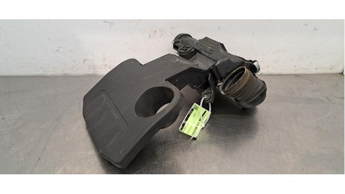 Begagnade Luftfilterhus Renault Arkana (RJLL) 1.6 E-Tech 145 16V Pris € 96,80 Inklusive moms erbjuds av Autohandel Didier
