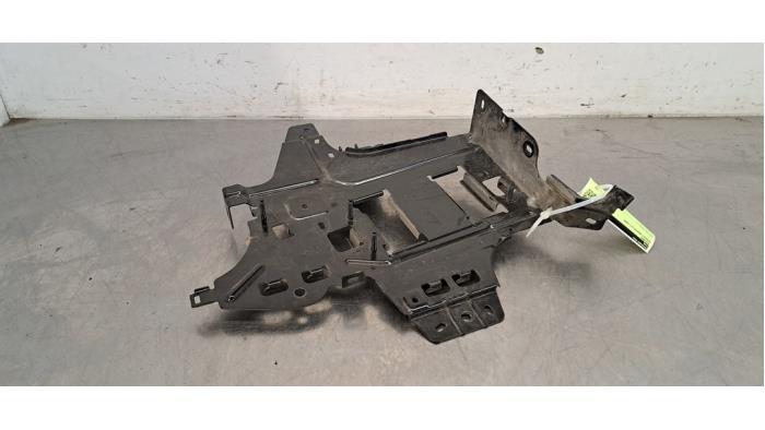Begagnade Batterilåda Renault Master III (FV) 2.3 dCi 150 16V FWD Pris € 30,25 Inklusive moms erbjuds av Autohandel Didier