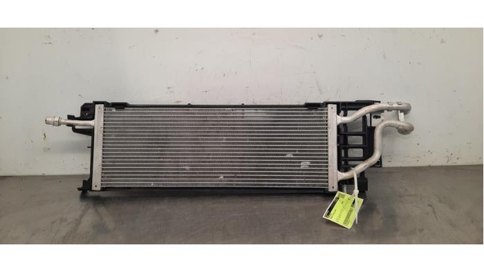 Usagé Radiateur Peugeot 408 1.6 16V HYbrid 180 Prix € 51,43 Prix TTC proposé par Autohandel Didier
