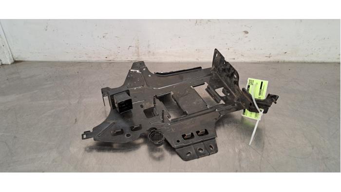 Begagnade Batterilåda Renault Master III (MA/MB/MC/MD/MH/MF/MG/MH) 2.3 dCi 150 16V Pris € 30,25 Inklusive moms erbjuds av Autohandel Didier