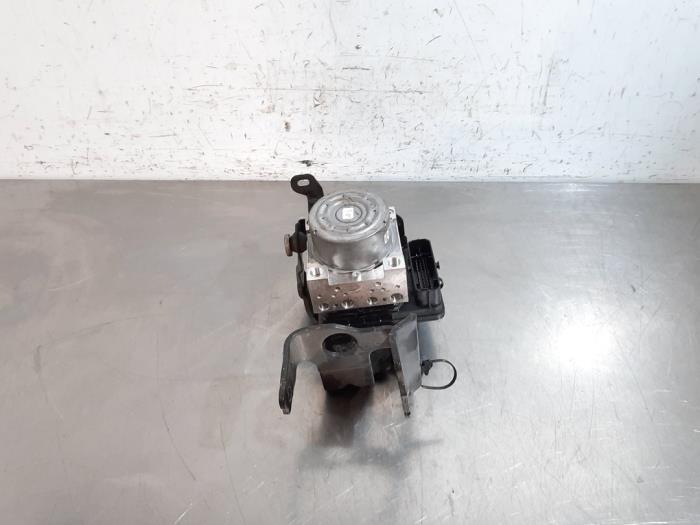 Begagnade ABS-pump Opel Corsa F (UB/UH/UP) 1.2 12V 75 Pris € 199,65 Inklusive moms erbjuds av Autohandel Didier
